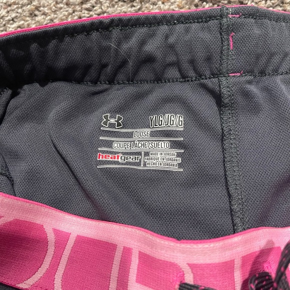 UA short size youth large but can fit women’s xs or s - Picture 3 of 3